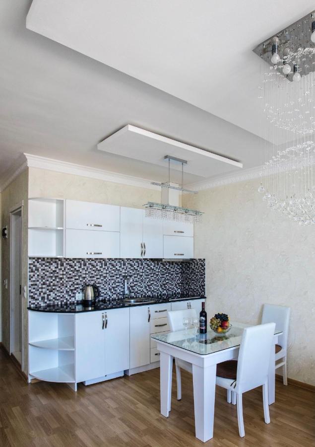 Tina'S Apartments With Panoramic Sea View Batumi Luaran gambar